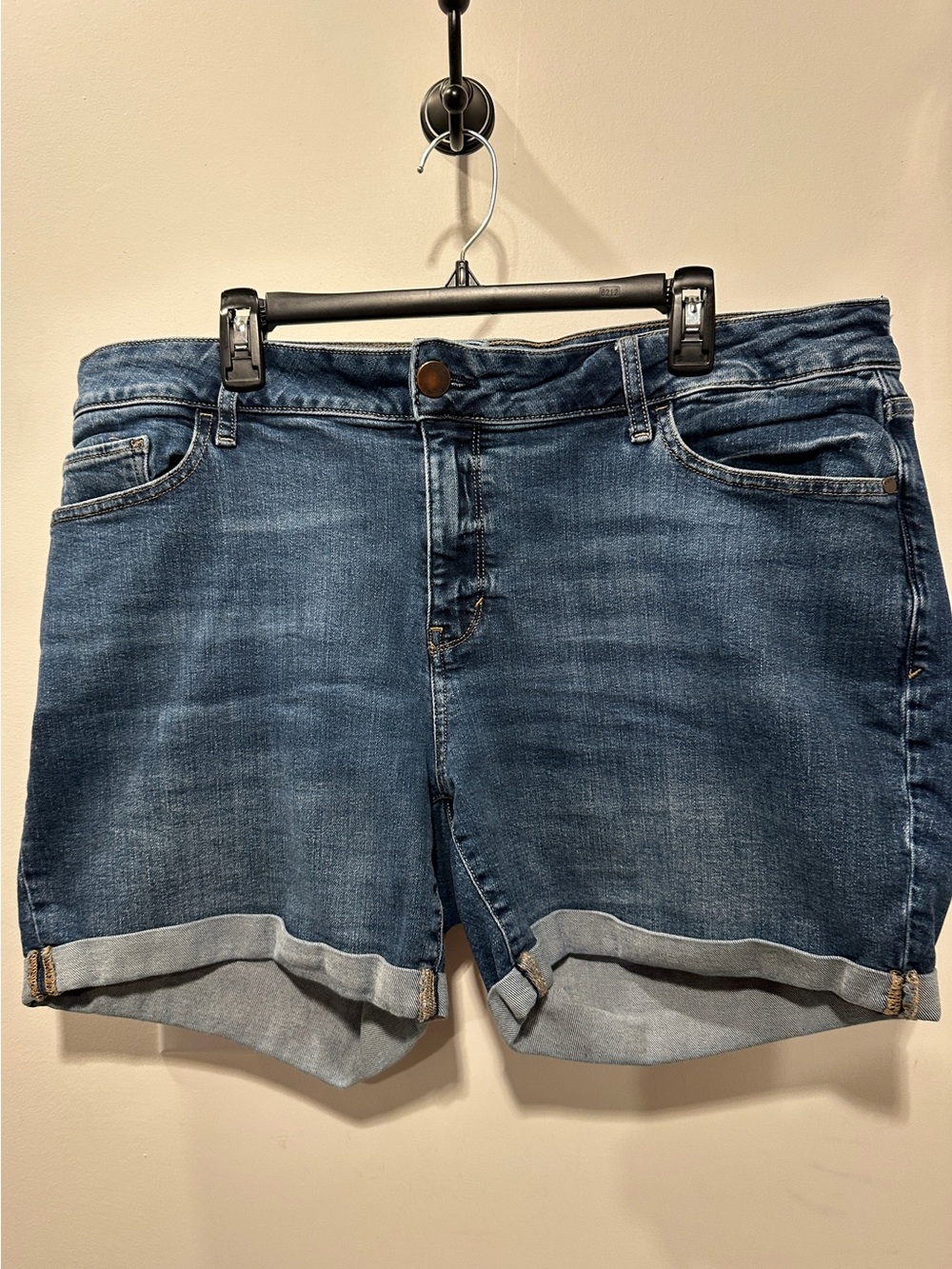 a.n.a Women's Blue Mid Rise Rolled-Hem Denim Shorts 18W